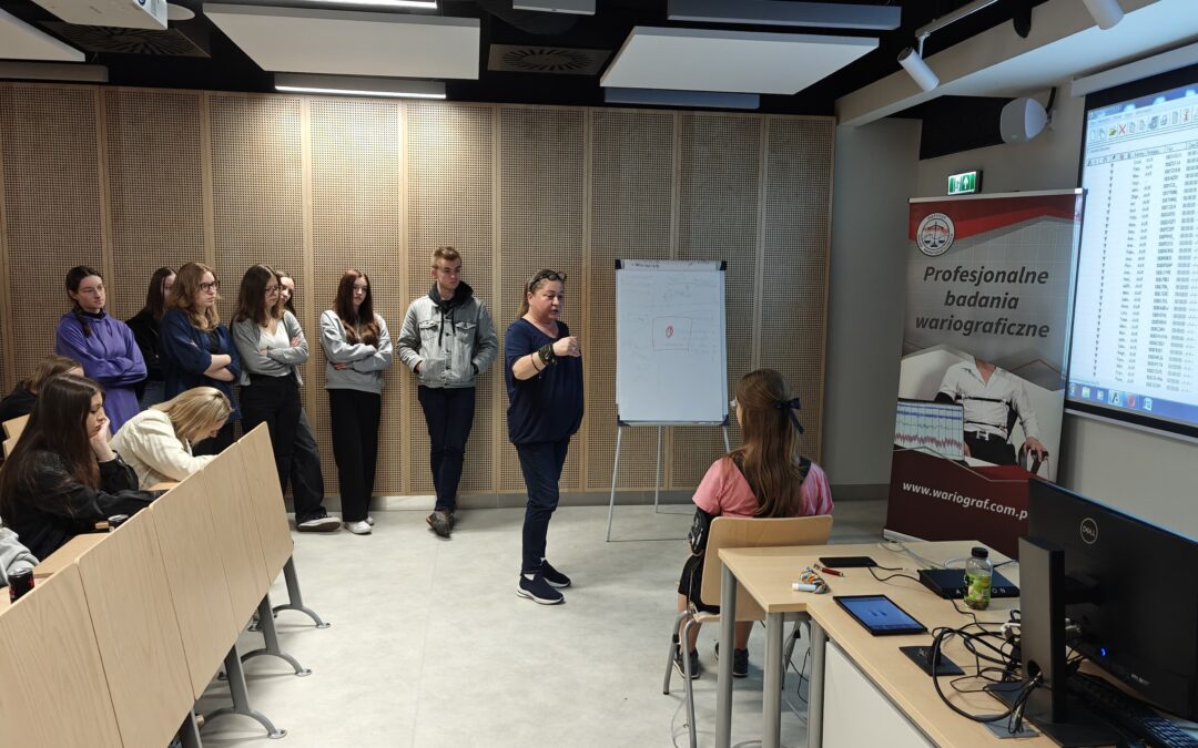 Psychologia Kłamstwa i Manipulacji – Techniki Rozpoznawania Nieszczerości w Komunikacji Werbalnej i Niewerbalnej